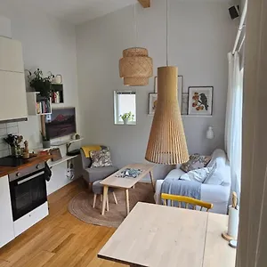  Vakantiehuis Tiny Grey House With Loft, 15 Min From Center Zweden